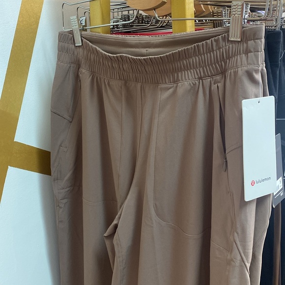 Lululemon Swift Wide-Leg Mid-Rise Pants - Picture 6 of 8